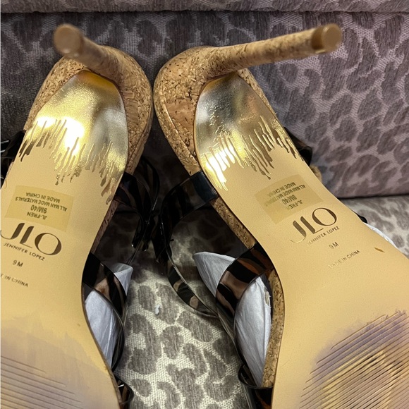 Shoes - Picture 5 of 6